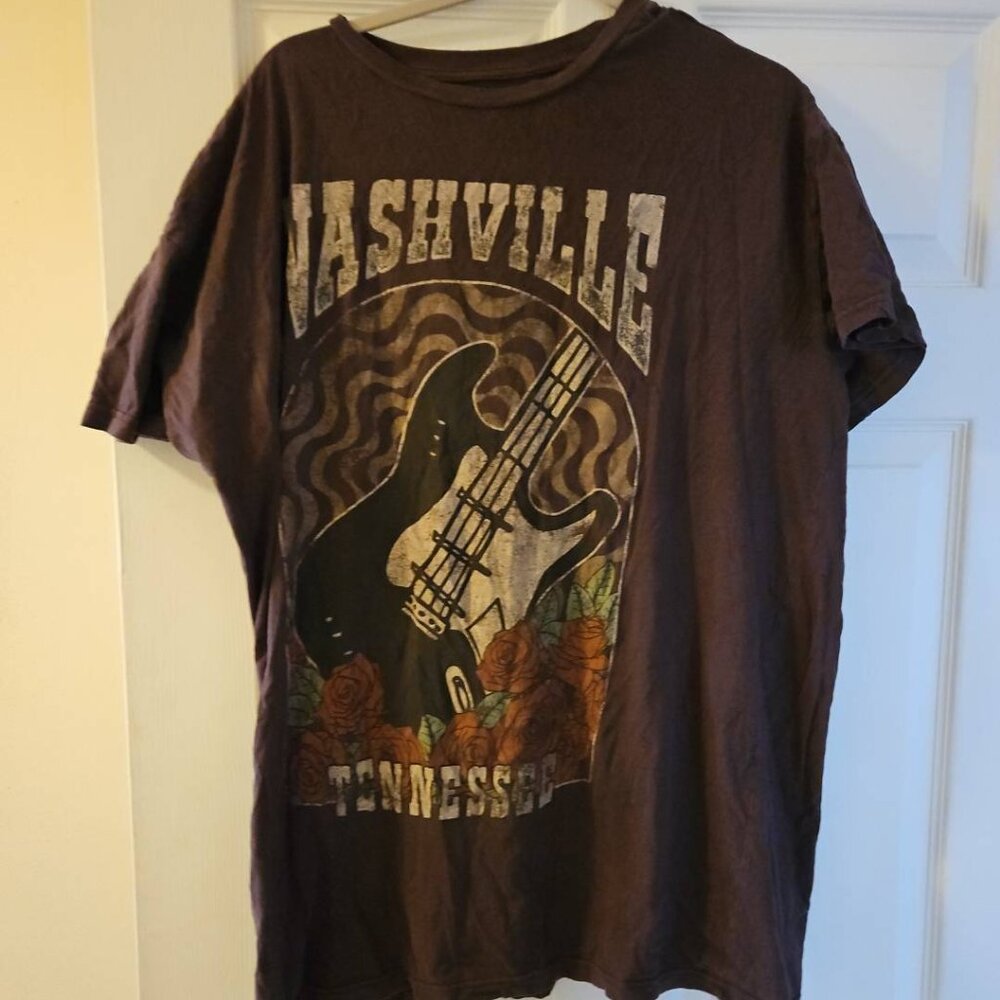 Goodie Two Sleeves Nashville Tennessee Music T-shirt Large Graphic Tee